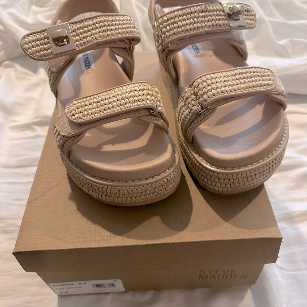 Steve Madden Raffia sandals